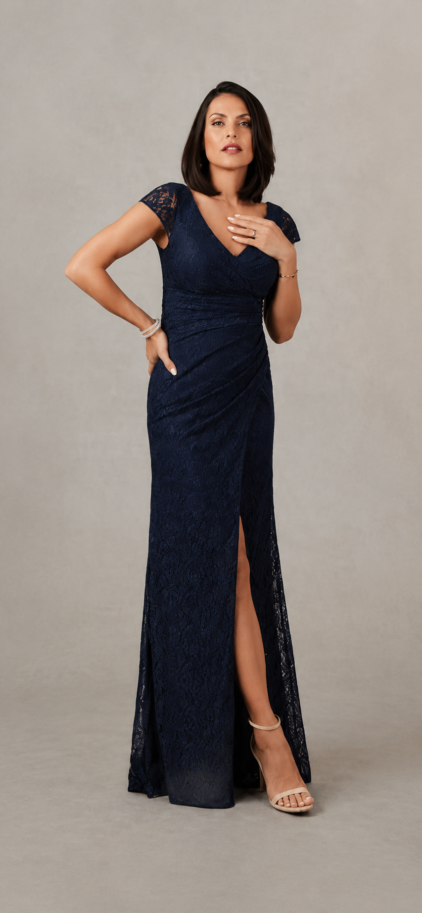 Vestido largo azul marino de encaje